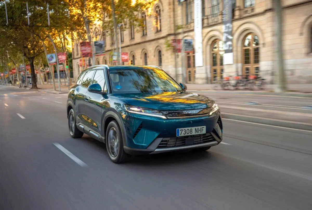 BYD Atto 2 Dm-i: primo contatto con il 'super-ibrido' compatto da 1.000 km di autonomia. Best-seller in vista? (3)