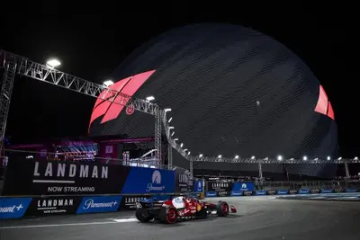 F1. GP Las Vegas 2025: McLaren in difficolt&agrave;, Leclerc sorprende e Ferrari domina la FP1. Mercedes assenti ingiustificate
