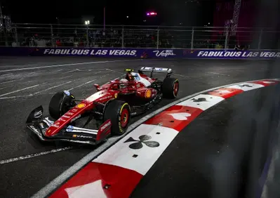 F1. GP Las Vegas, Leclerc ottimista: Passo solido, lotta serrata in qualifica. Hamilton: Buone sensazioni nonostante le difficoltà
