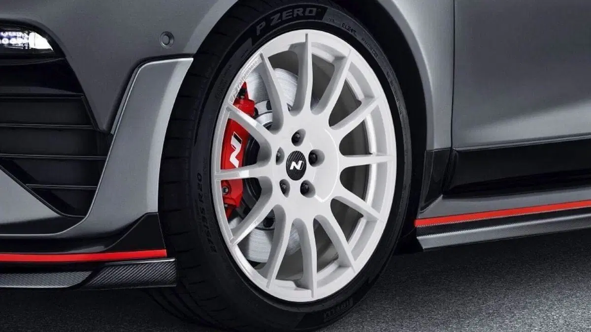 Hyundai IONIQ 6 N sconvolge il mercato: con questo pacchetto diventa una supercar elettrica (6)