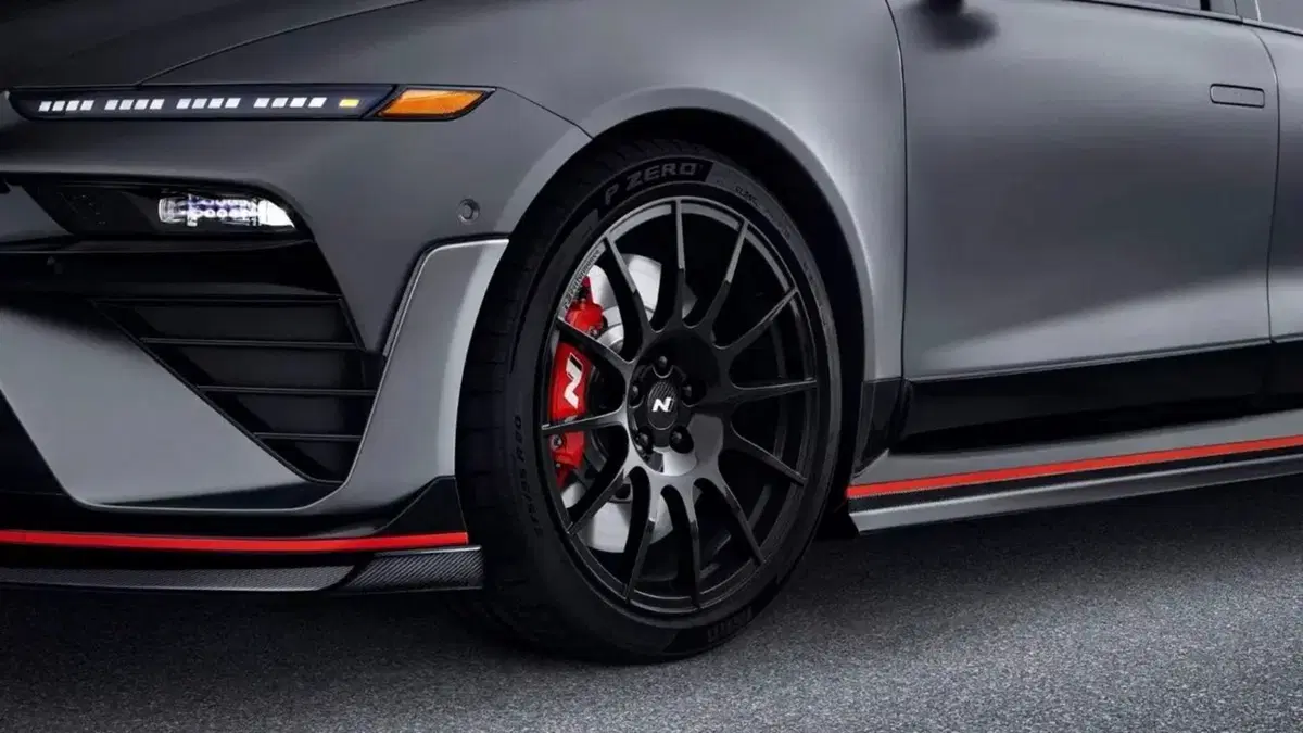 Hyundai IONIQ 6 N sconvolge il mercato: con questo pacchetto diventa una supercar elettrica (7)