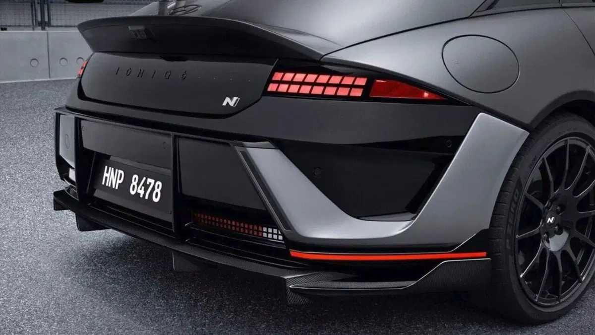 Hyundai IONIQ 6 N sconvolge il mercato: con questo pacchetto diventa una supercar elettrica (8)