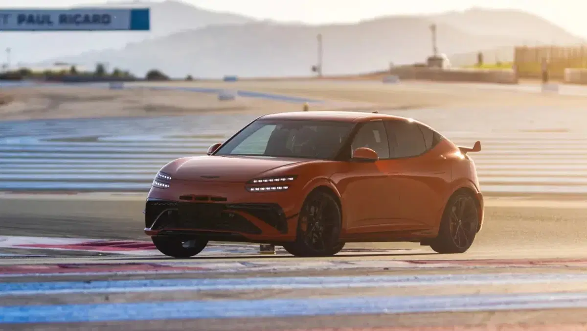 Genesis GV60 Magma: l’elettrica sportiva che vuole riscrivere il concetto di lusso (9)