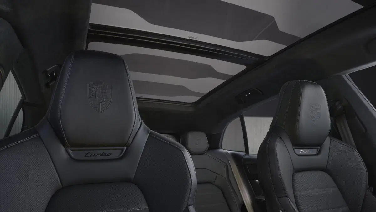 Interni della Porsche Cayenne Electric (6)
