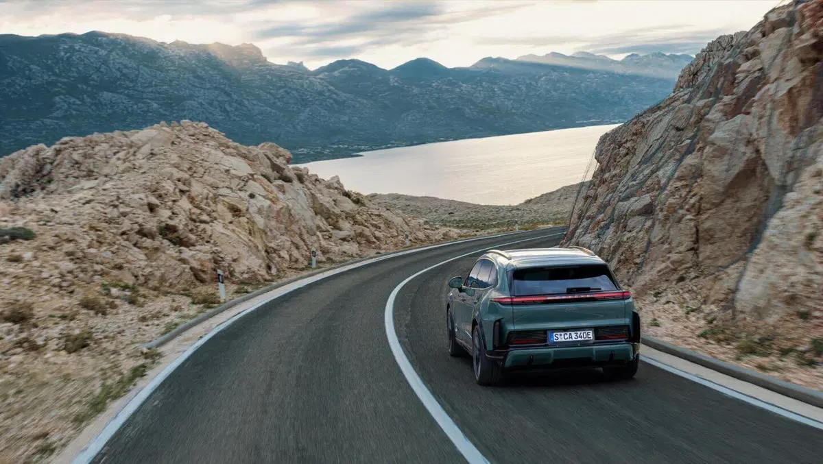 Esterni della Porsche Cayenne Electric (4)