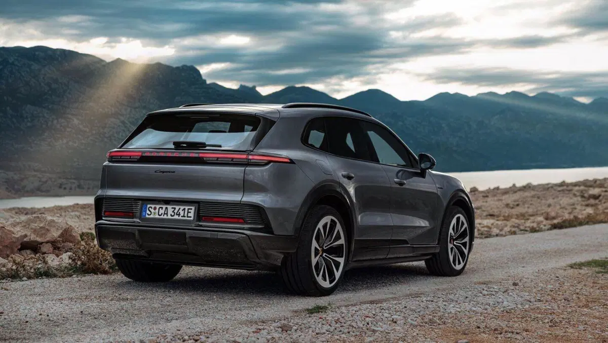 Esterni della Porsche Cayenne Electric (7)