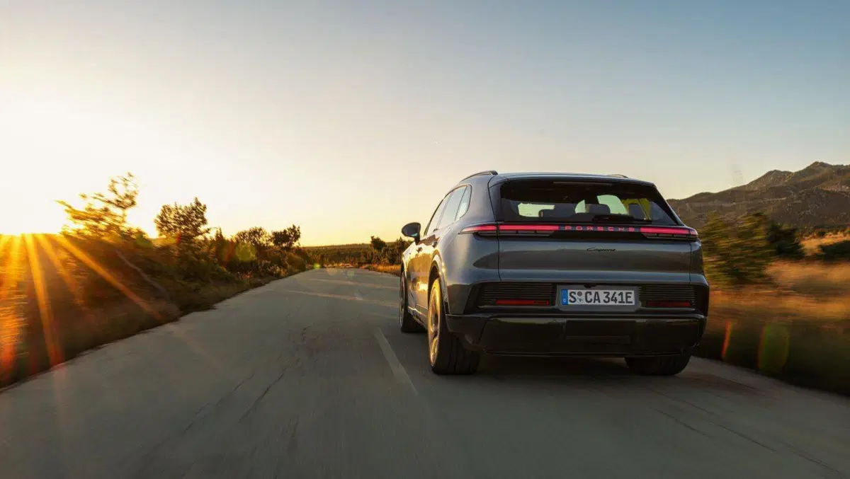 Esterni della Porsche Cayenne Electric (10)