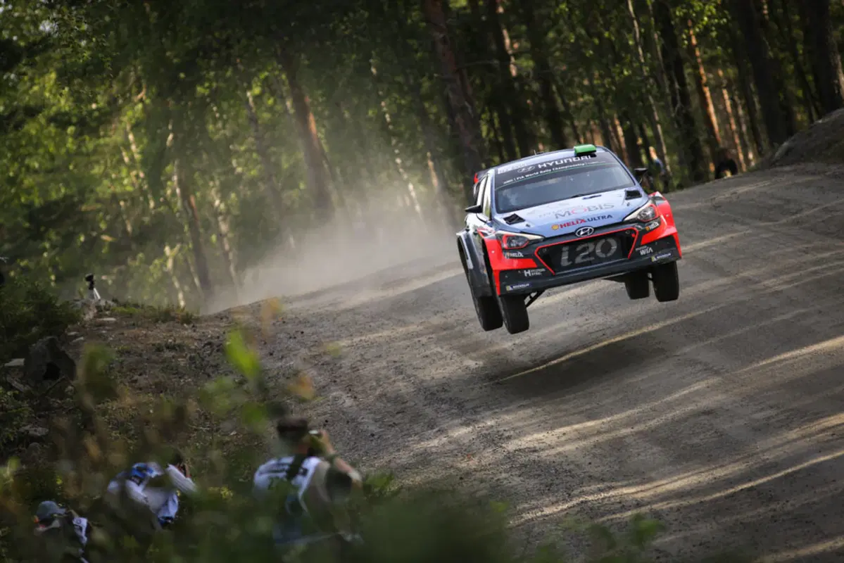 WRC16 Finlandia. Meeke (Citroen) apre le danze al Festival della Velocità (10)
