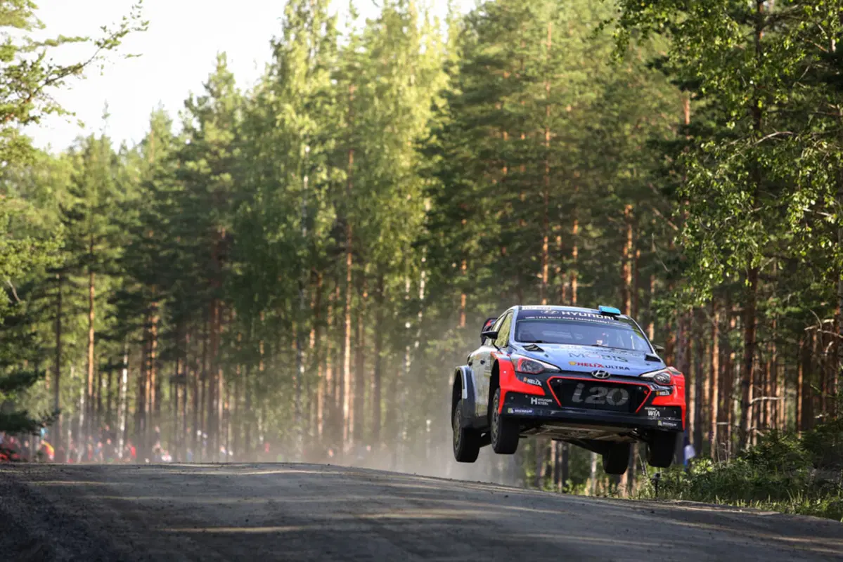 WRC16 Finlandia. Meeke (Citroen) apre le danze al Festival della Velocità (13)