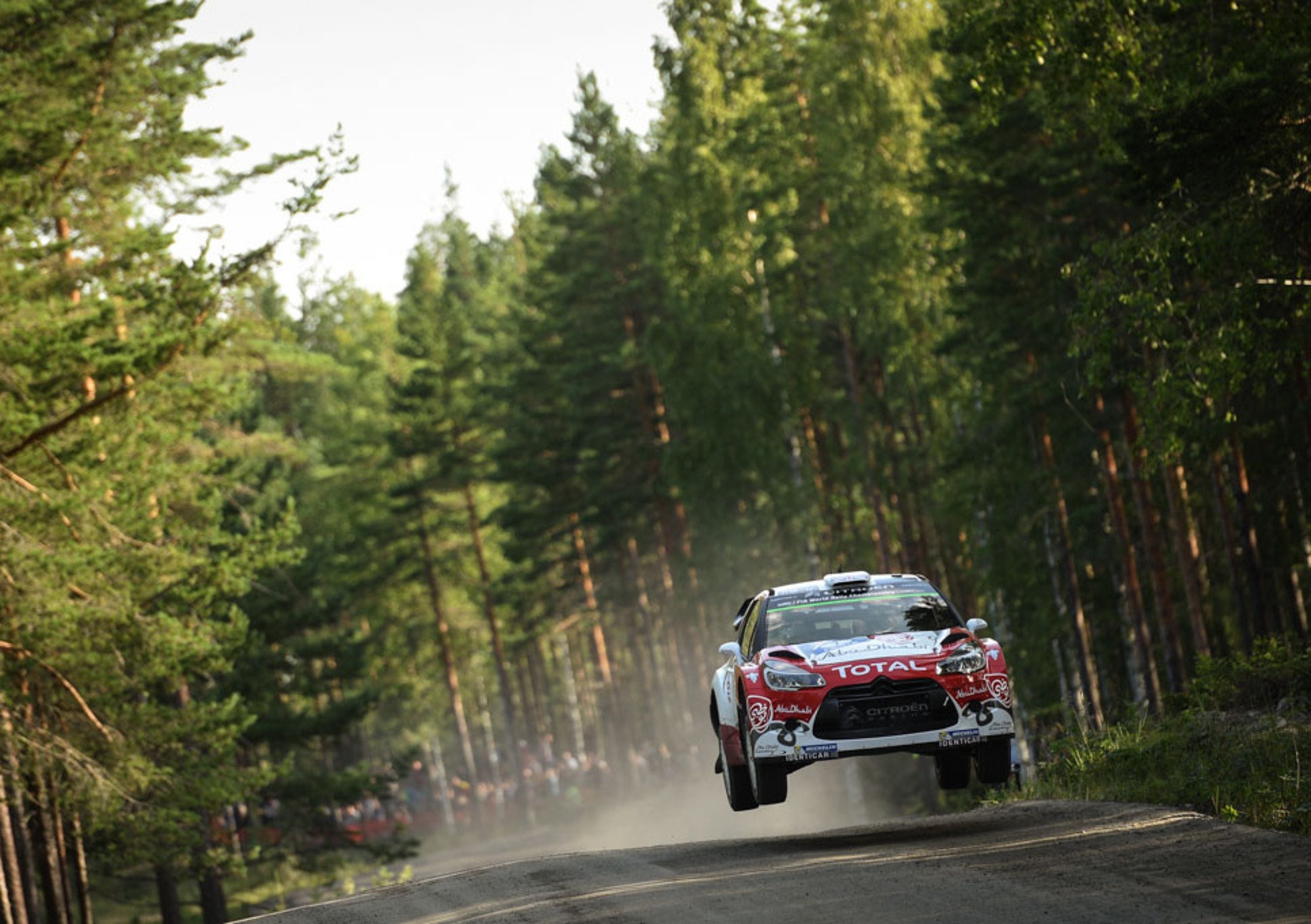 WRC16 Finlandia. Meeke (Citroen) apre le danze al Festival della Velocit&agrave;