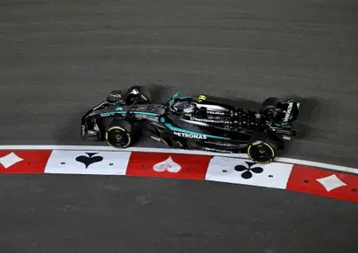 F1. A Las Vegas Kimi Antonelli è riuscito nella rimonta che Lewis Hamilton non ha centrato. E la Ferrari resta quarta nel Costruttori