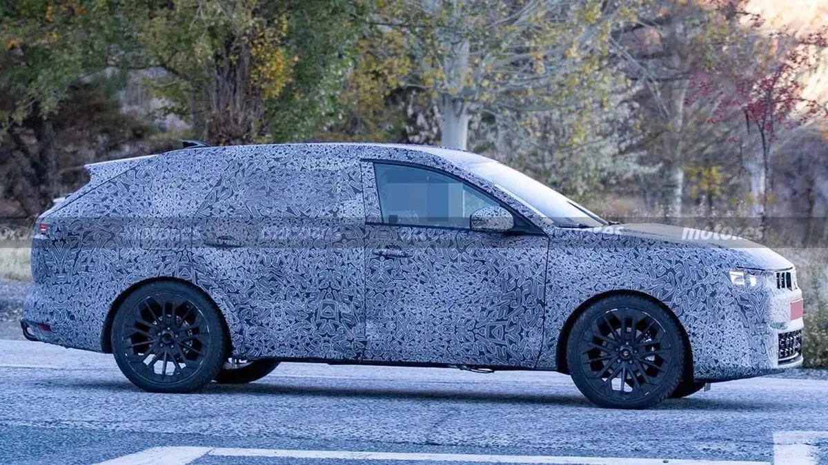 Dacia prepara il suo colpo più ambizioso: una berlina familiare con look Stepway che punta dritta alla Skoda Octavia (3)