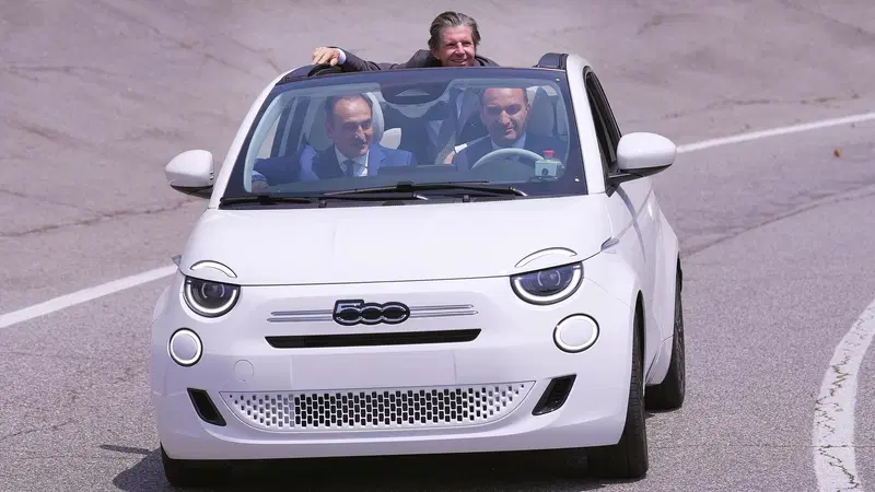 Fiat 500 Hybrid: a Mirafiori rinasce un&rsquo;icona. Parla il CEO Olivier Francois: &ldquo;&Egrave; la 500 pragmatica che il mercato ci ha chiesto&rdquo;