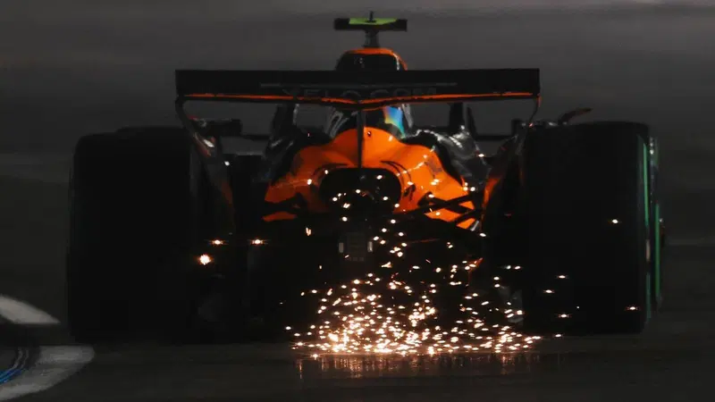 F1. Doppia squalifica McLaren a Las Vegas, Red Bull ironizza: "Ecco come non farsi squalificare"