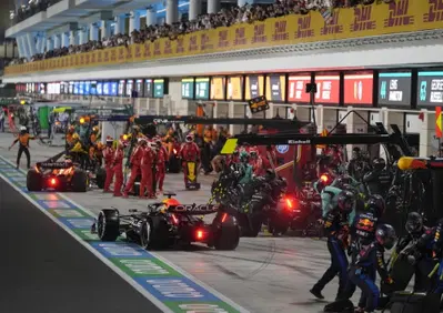 F1. Allarme Pirelli in Qatar, Mario Isola avverte: Ogni set farà solo 25 giri, strategia a doppia sosta inevitabile