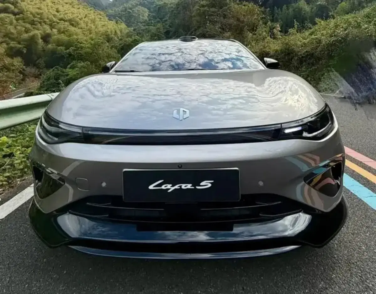 Ecco le prime immagini ufficiali della Leapmotor B05 Ultra, la nuova compatta elettrica sportiva cinese (2)