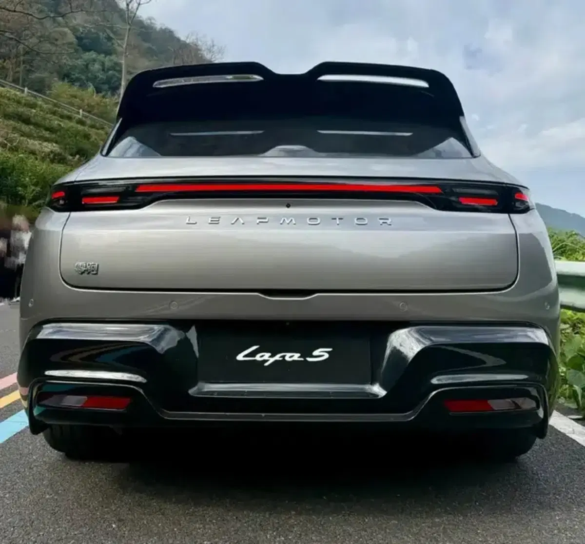 Ecco le prime immagini ufficiali della Leapmotor B05 Ultra, la nuova compatta elettrica sportiva cinese (4)
