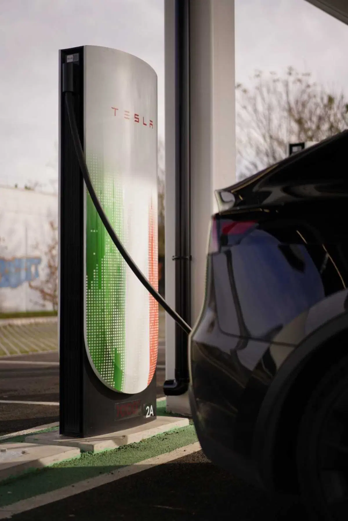 Tesla supera i 1000 Supercharger in Italia: Busto Arsizio celebra il traguardo storico (3)