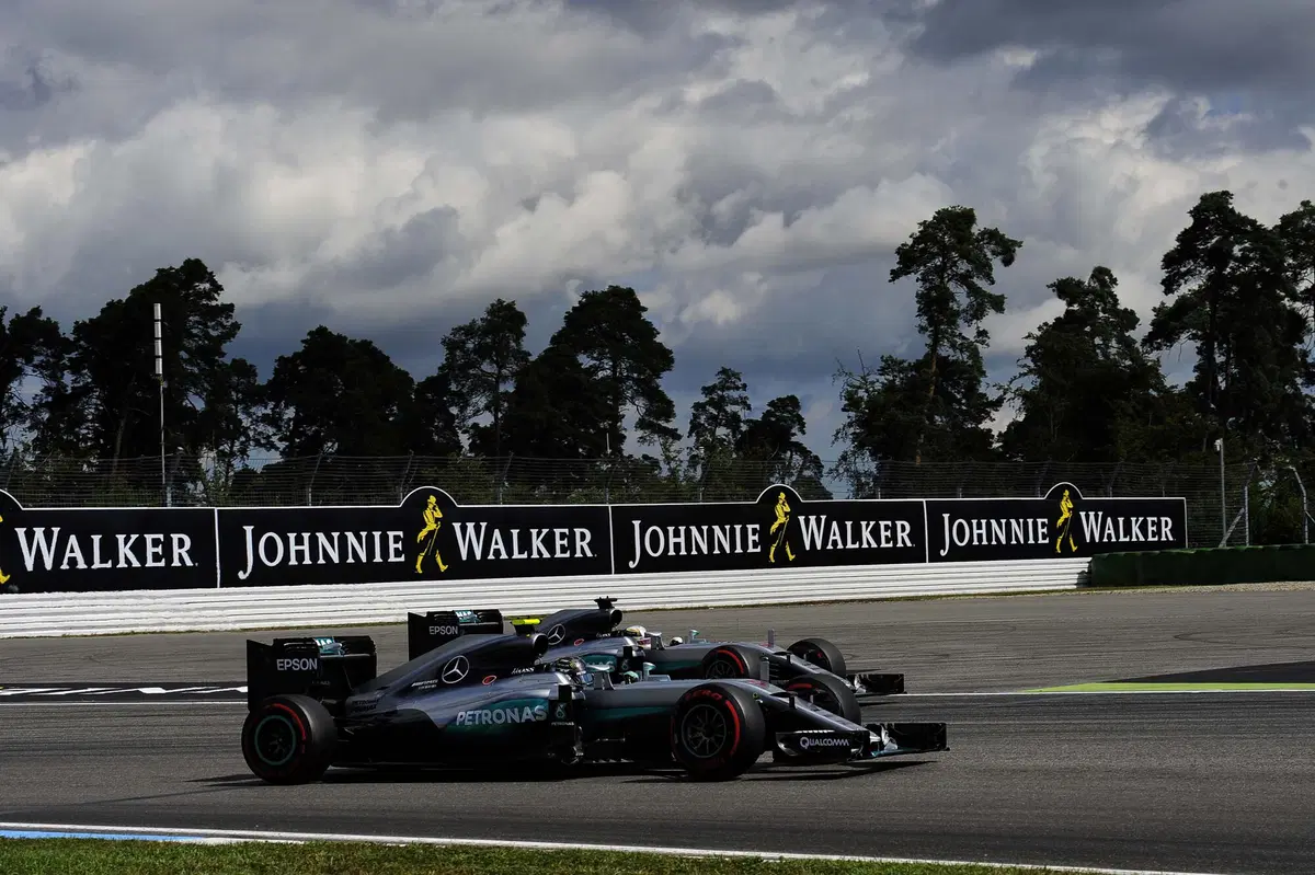 F1, Gp Germania 2016: pole per Rosberg