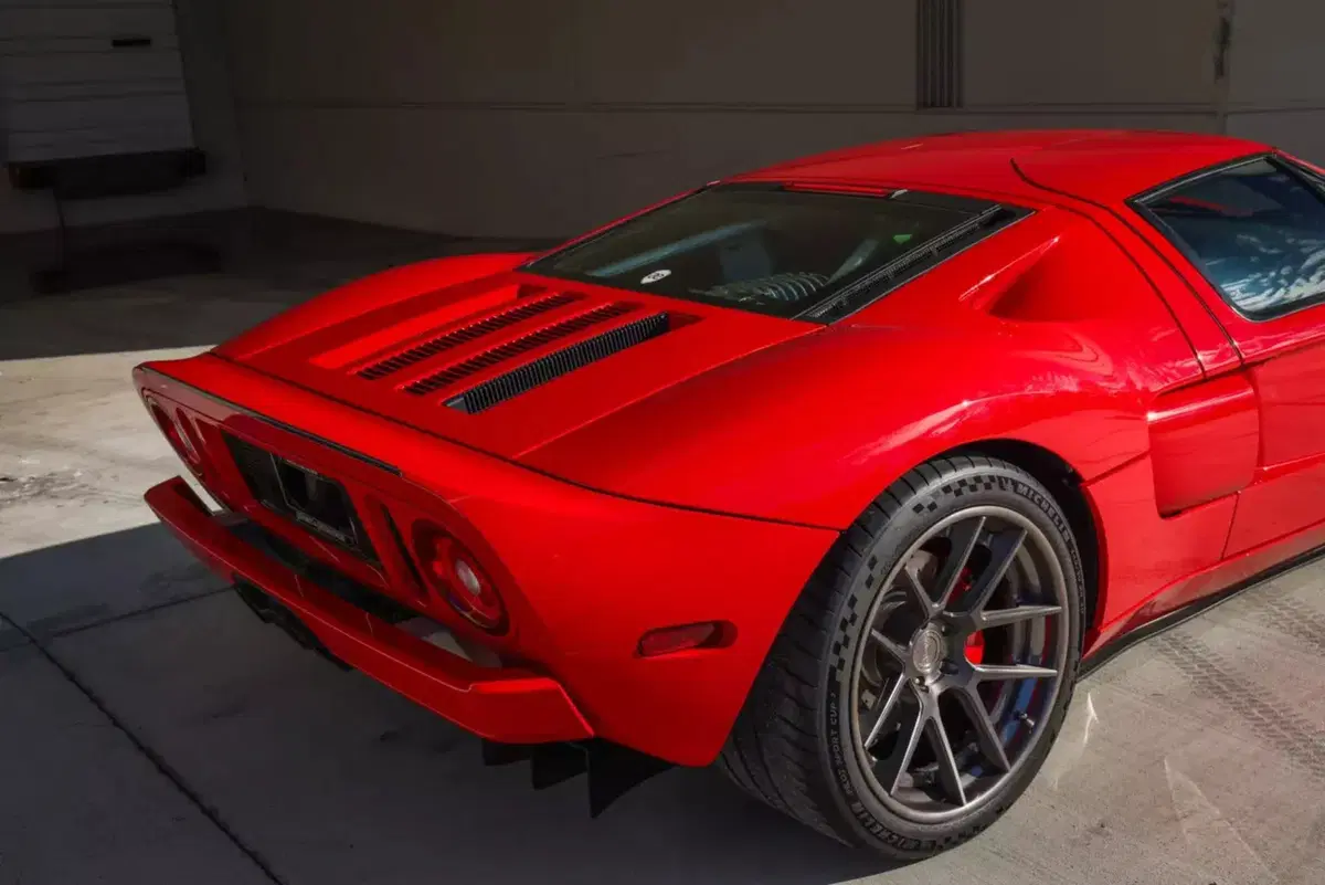 Ritorno al passato: la Ford GT di Paul Walker riappare ad un’asta dopo anni nell’ombra (12)