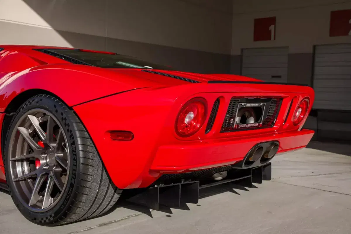Ritorno al passato: la Ford GT di Paul Walker riappare ad un’asta dopo anni nell’ombra (13)