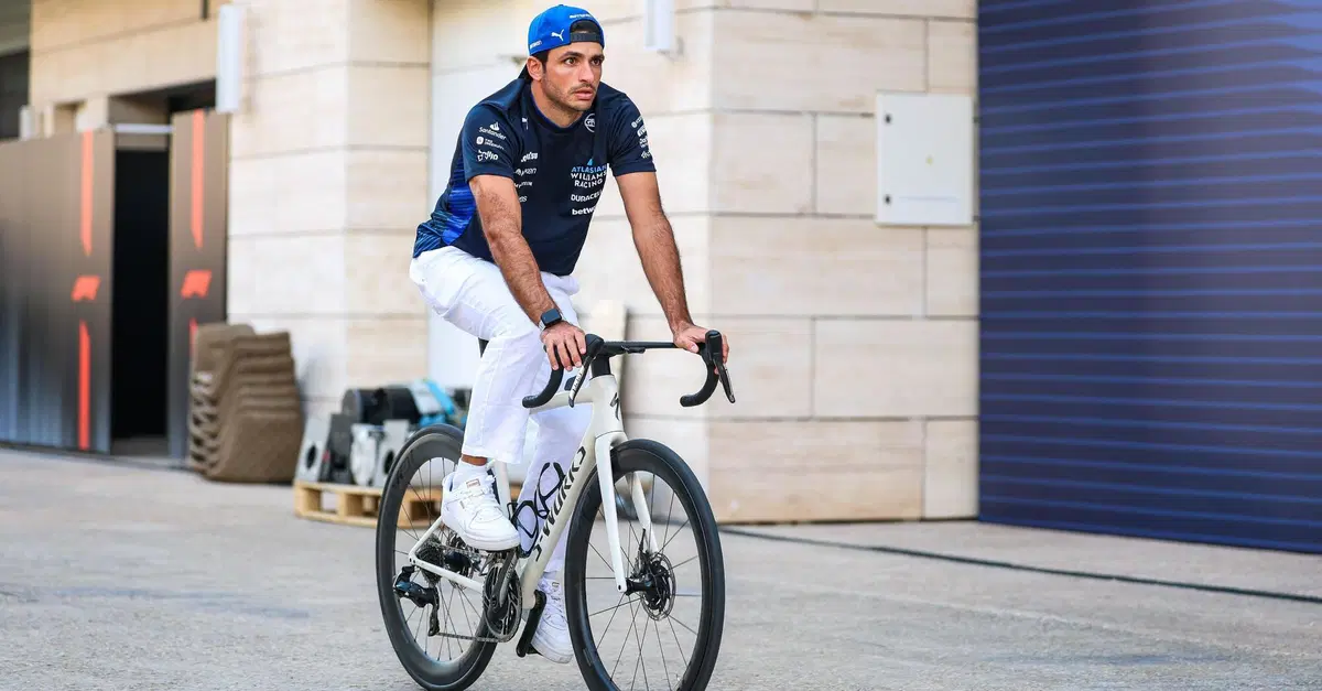 F1. GP Qatar, Carlos Sainz senza giri di parole: "Le linee guida sui contatti creano pi&ugrave; problemi che soluzioni"