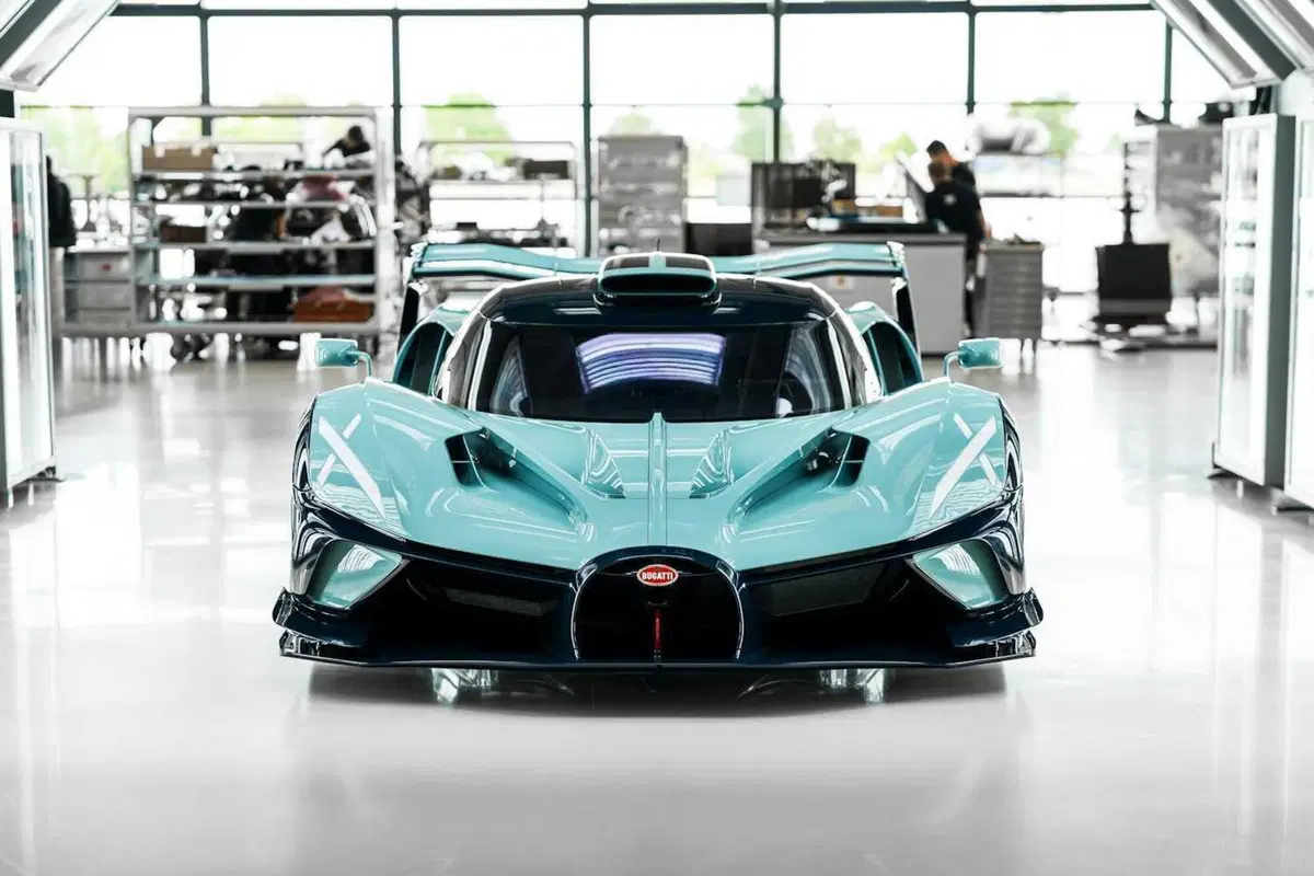 Bugatti Bolide, addio al mito: consegnato l'ultimo esemplare della hypercar da pista più estrema