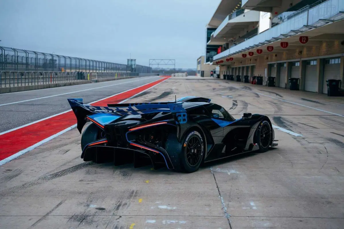 Bugatti Bolide, addio al mito: consegnato l'ultimo esemplare della hypercar da pista più estrema (7)