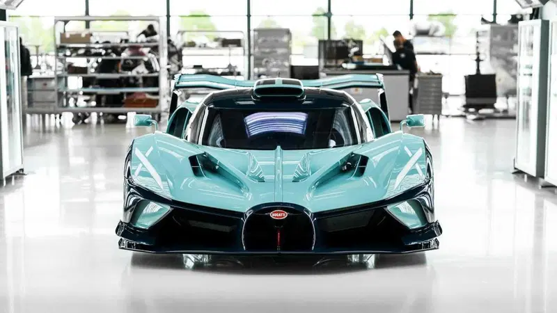 Bugatti Bolide, addio al mito: consegnato l'ultimo esemplare della hypercar da pista pi&ugrave; estrema