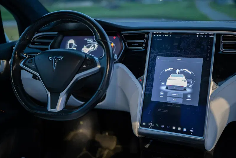 Gli interni di una Tesla