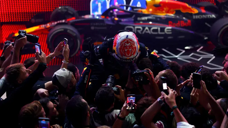 F1. GP Qatar, Max Verstappen stellare a Losail: "Non penso a perdere, solo a come vincere. Pi&ugrave; rilassato di Abu Dhabi 2021"