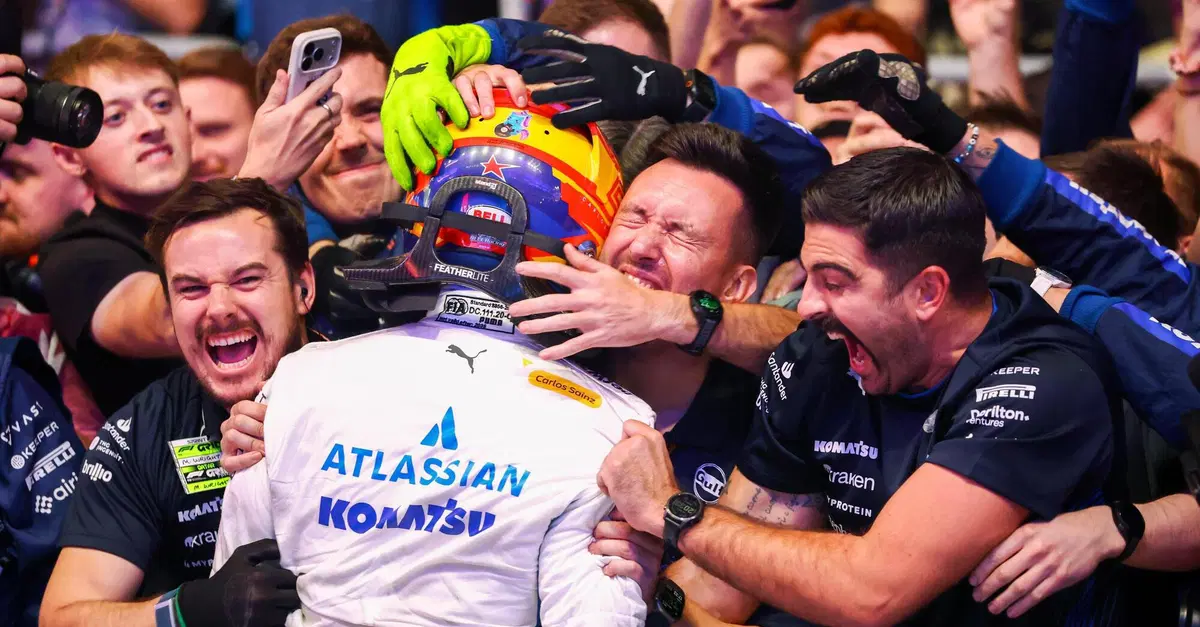 F1. GP Qatar, Sainz trionfa ancora con la Williams: "Sono estremamente orgoglioso del team. Siamo riusciti a battere anche Norris"