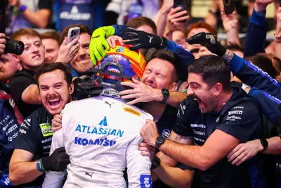F1. GP Qatar, Sainz trionfa ancora con la Williams: "Sono estremamente orgoglioso del team. Siamo riusciti a battere anche Norris"