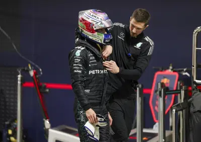 La F1 non è così: Kimi Antonelli bersagliato sui social, Wolff lo difende dalle accuse di Marko e Red Bull costretta a scusarsi