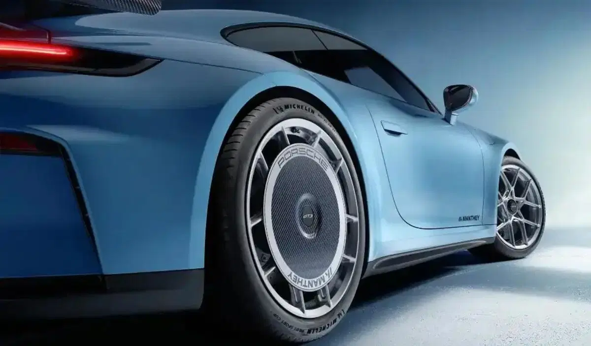 Porsche 911 GT3: il kit Manthey la rende veloce quanto la Mustang GTD al Nürburgring (6)