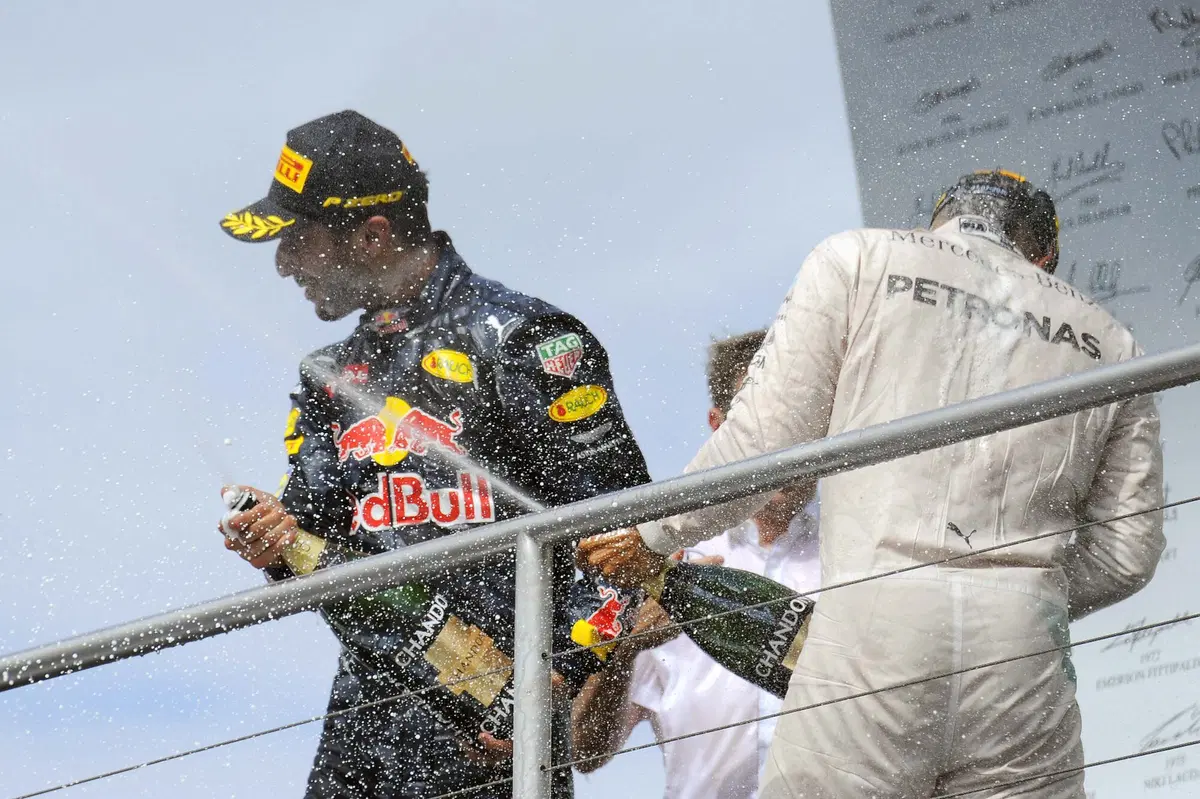 F1, Gp Germania 2016: vince Hamilton (18)