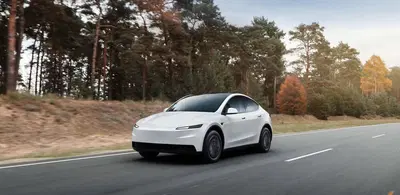Tesla Model Y Standard: sotto i 40.000&euro; e consuma meno di tutte. Cosa ha sacrificato? (VIDEO)