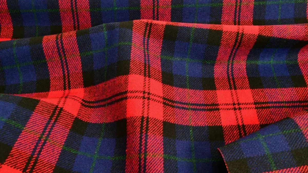 Porsche riporta in vita i suoi iconici tessuti vintage: Pasha, Pepita e Tartan