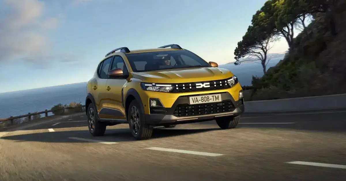 Dacia Sandero 2025: pi&ugrave; tecnologia, pi&ugrave; comfort e nuove motorizzazioni. Ecco tutti i prezzi della regina del mercato europeo 