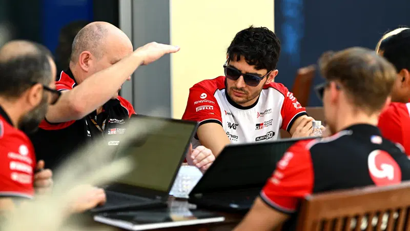 F1. GP Abu Dhabi, Ocon sulla lotta al titolo: &ldquo;Lo merita chi ha la macchina migliore, McLaren. Verstappen incredibile ma vincer&agrave; Norris"