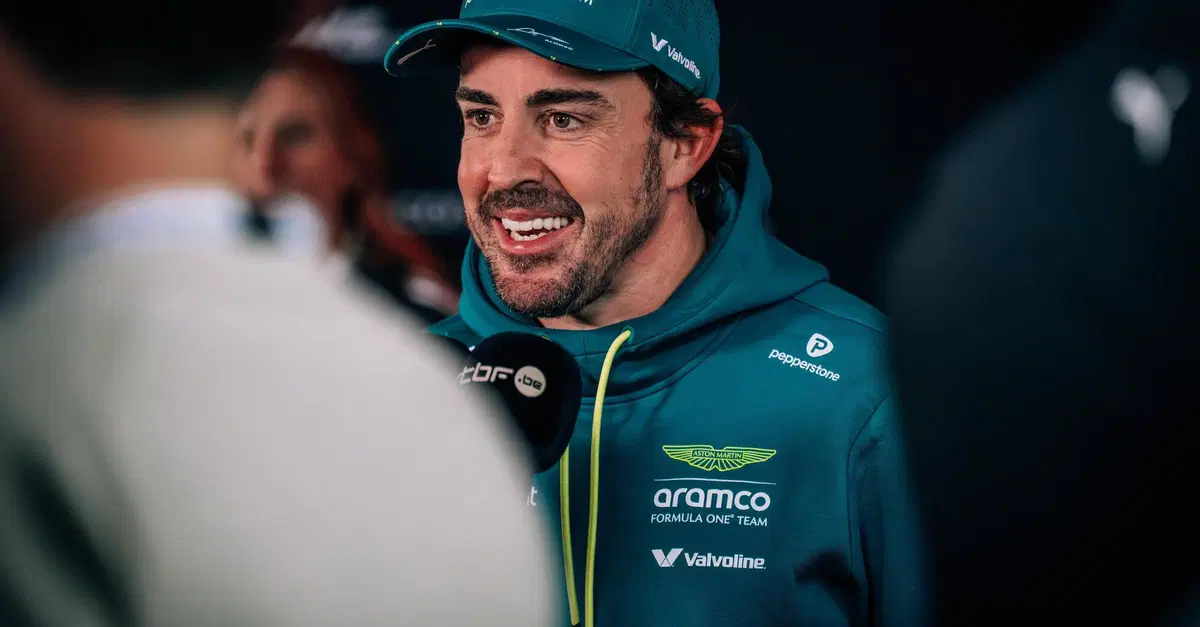 F1. GP Abu Dhabi, Alonso: "Tre piloti per il titolo come nel 2010, vincer&agrave; chi ha la macchina migliore. Aston Martin avr&agrave; successo nel 2026"