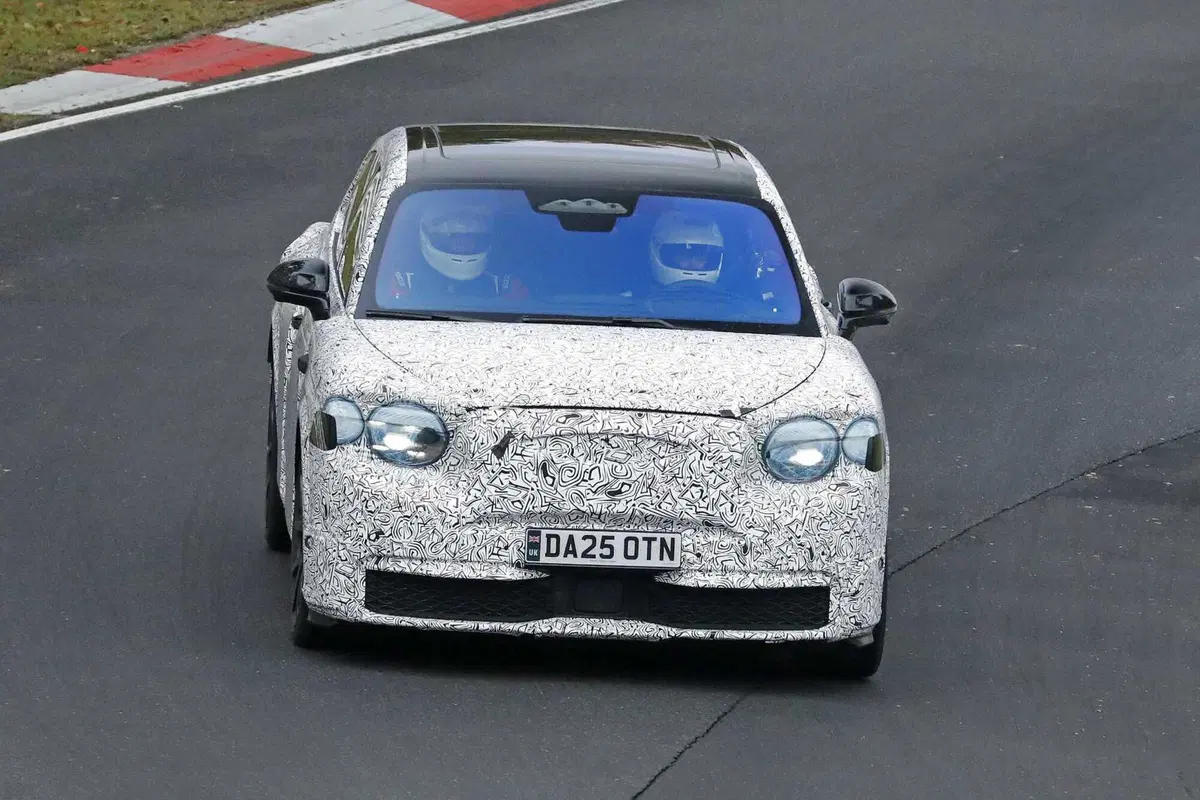 Bentley elettrica, il primo SUV a zero emissioni è già al Nürburgring: tutto quello che sappiamo