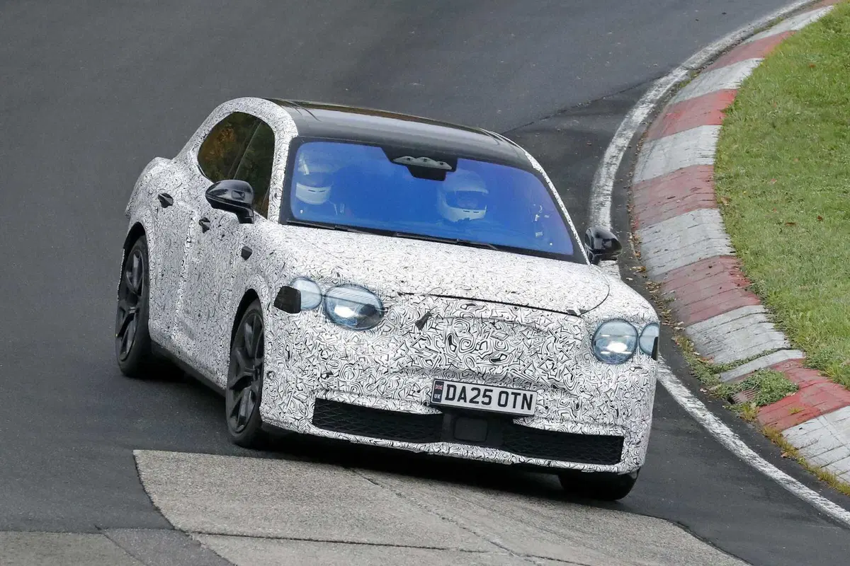 Bentley elettrica, il primo SUV a zero emissioni è già al Nürburgring: tutto quello che sappiamo (2)
