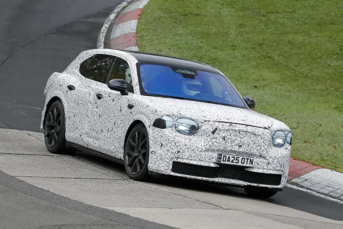 Bentley elettrica, il primo SUV a zero emissioni è già al Nürburgring: tutto quello che sappiamo (3)