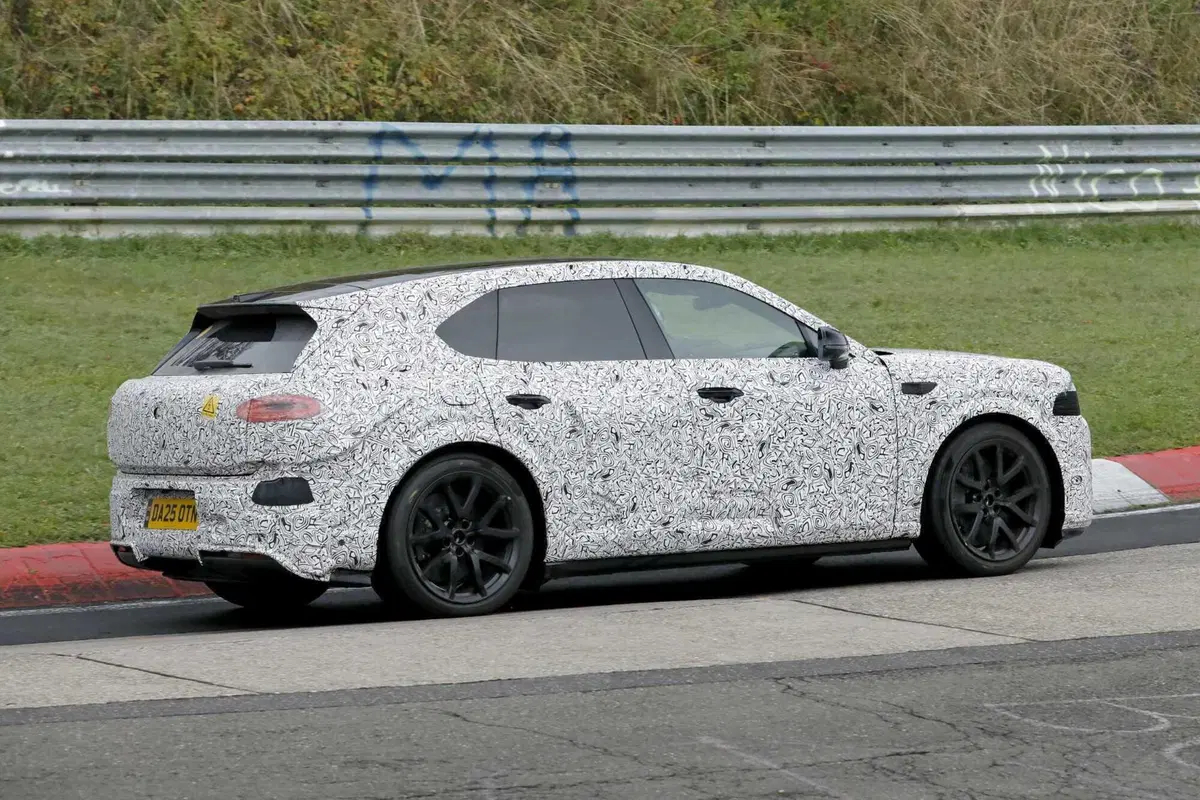 Bentley elettrica, il primo SUV a zero emissioni è già al Nürburgring: tutto quello che sappiamo (5)