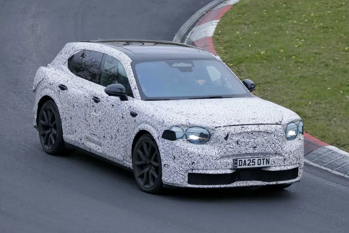 Bentley elettrica, il primo SUV a zero emissioni è già al Nürburgring: tutto quello che sappiamo (9)
