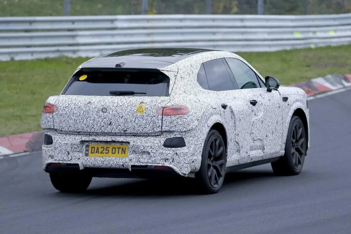 Bentley elettrica, il primo SUV a zero emissioni è già al Nürburgring: tutto quello che sappiamo (12)