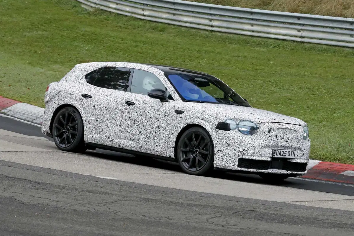 Bentley elettrica, il primo SUV a zero emissioni è già al Nürburgring: tutto quello che sappiamo (13)