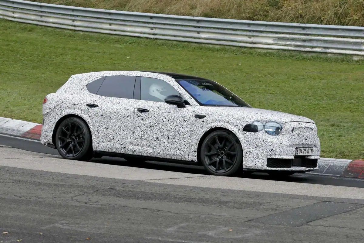Bentley elettrica, il primo SUV a zero emissioni è già al Nürburgring: tutto quello che sappiamo (14)