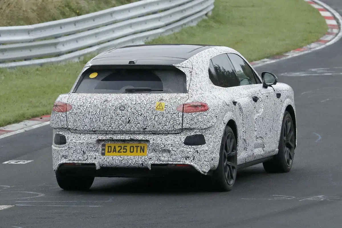 Bentley elettrica, il primo SUV a zero emissioni è già al Nürburgring: tutto quello che sappiamo (16)